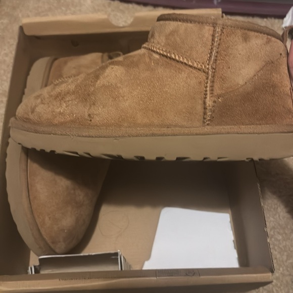 Barely worn Ugg Ultra Minis, with box & waterproof - Picture 2 of 4